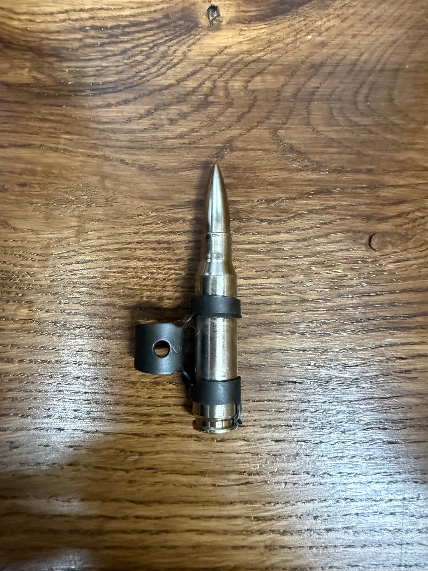 Snygg silverbälte med extra bullets från Metallrockshop, detaljrik design för mode och stil.