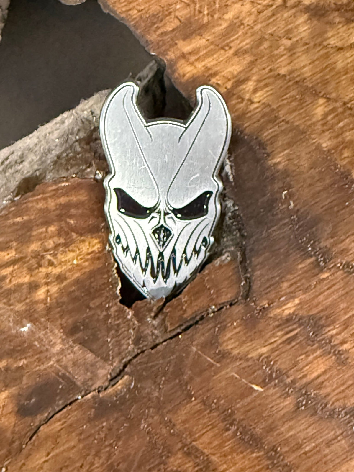 Slaughter To Prevail – patches and metal pins