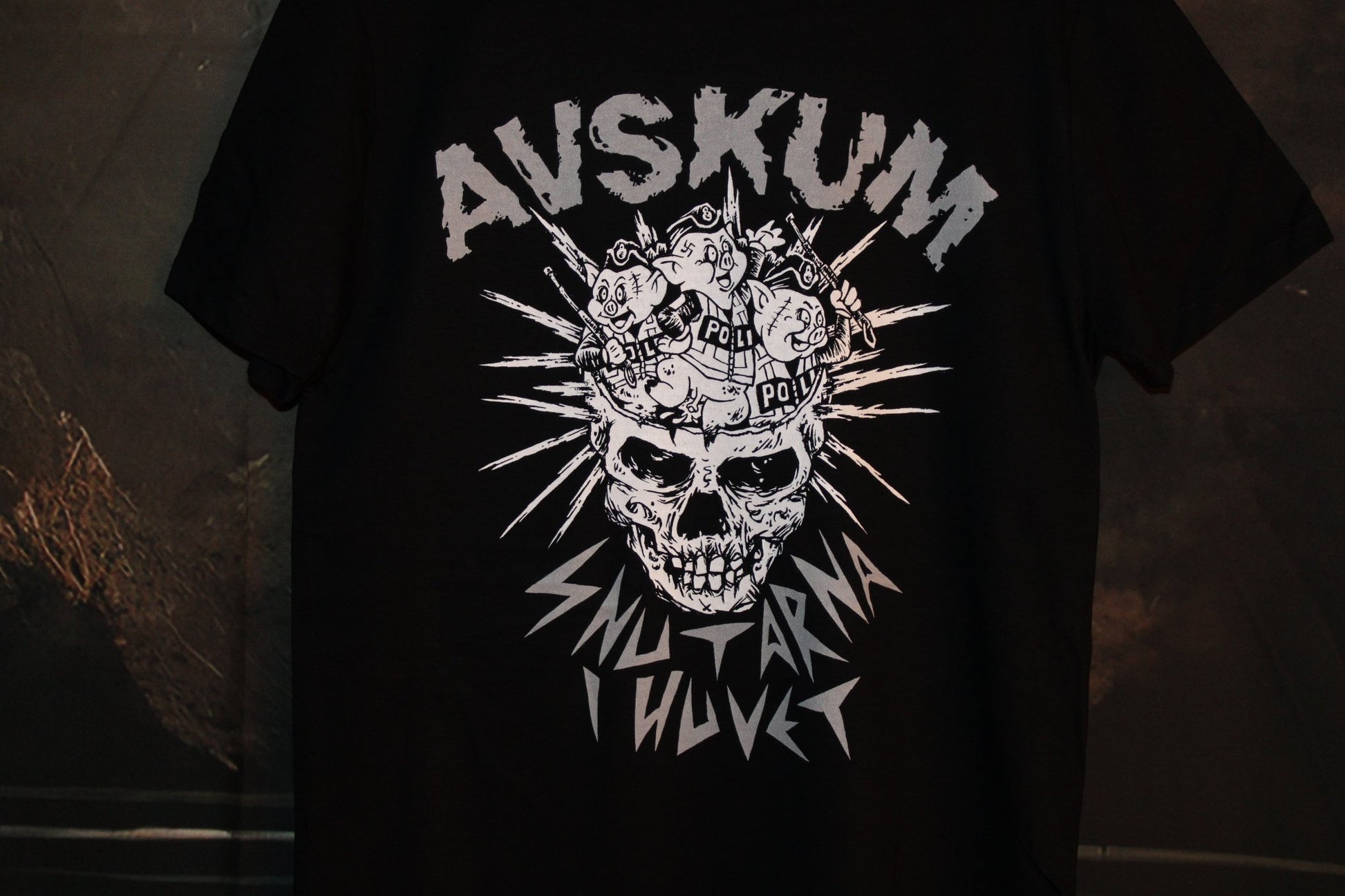 AVSKUM - SNUTARNA I HUVET - Hellgate
