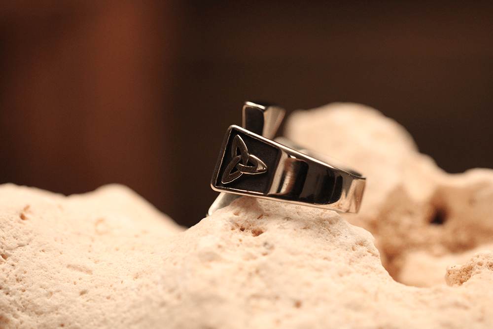 Cross With a Celtic Knot - Hellgate