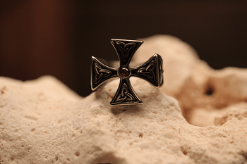 Cross With a Celtic Knot - Hellgate